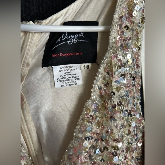 Mac Duggal 4930 NWOT SEQUINED SLEEVELESS V NECK COLUMN GOWN - Picture 7 of 8